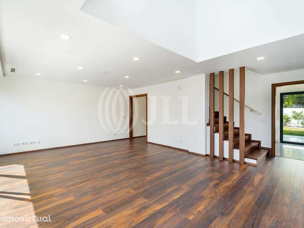 Moradia T3+1 contemporânea em Atibá, Estoril - Grande imagem: 5/24