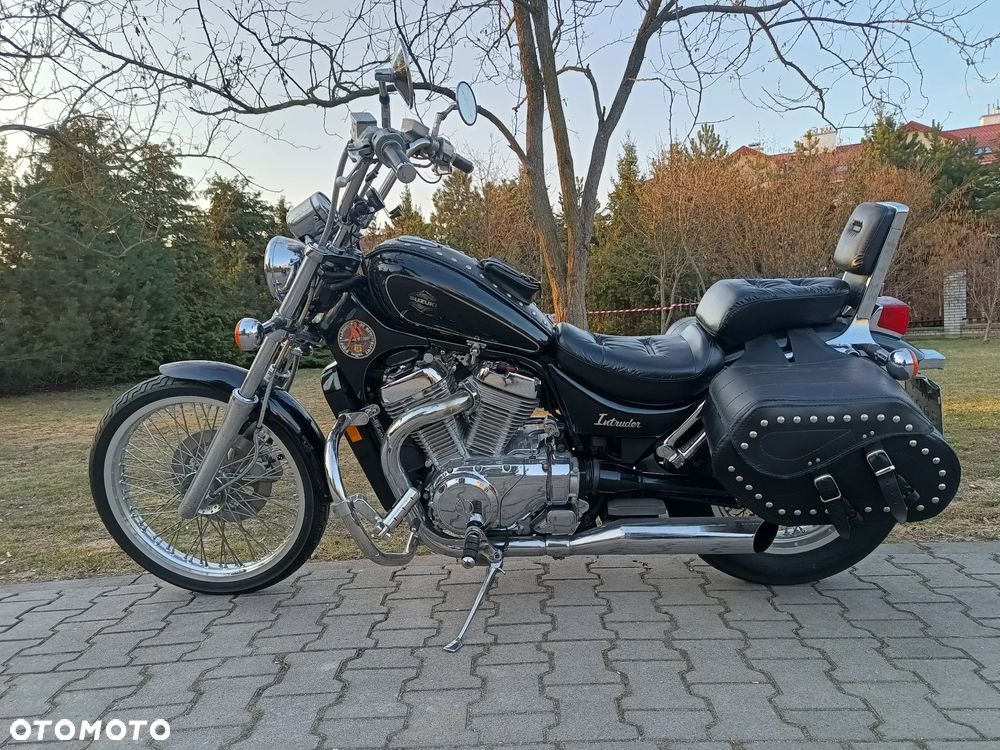 Suzuki Intruder - 1