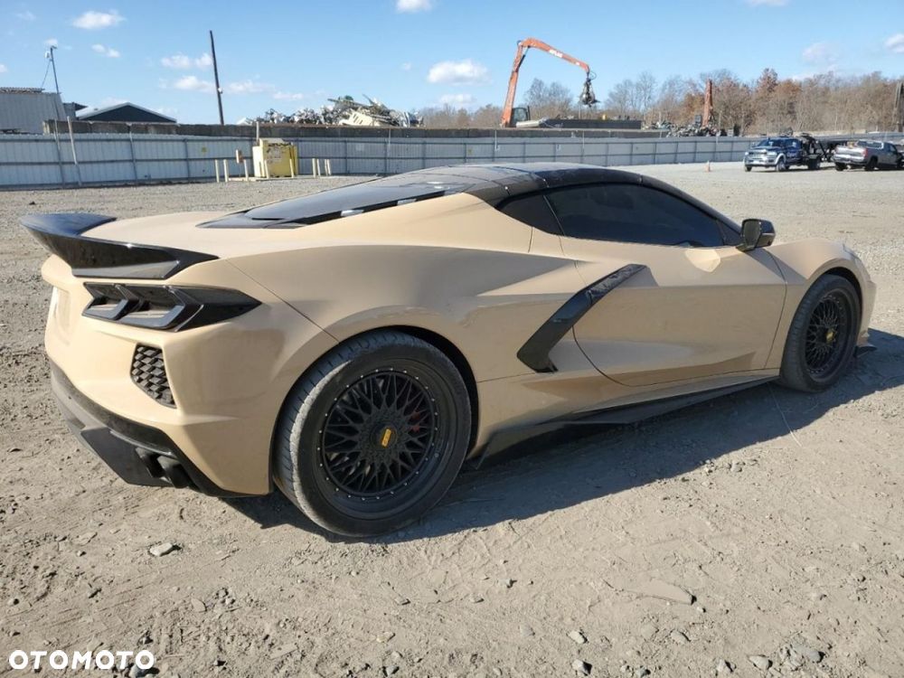 Chevrolet Corvette - 4