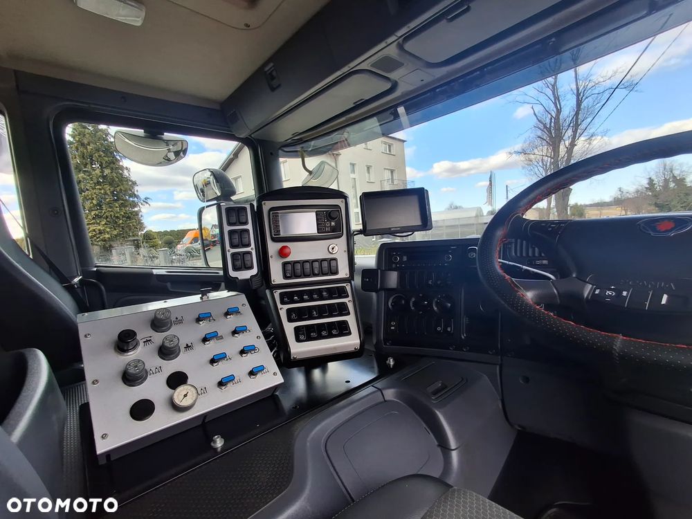 Scania P370 Zamiatarka FAUN Viajet 6 R H Euro 6 EUnited PM10 Tylna Ssawa Tylni Odkurzacz Karcher Listwy Wysokiego Ciśnienia Mycie Jezdni Lanca 2 Zbiorniki Wody Oświetlenie LED Regulowane Zawieszenie - 4