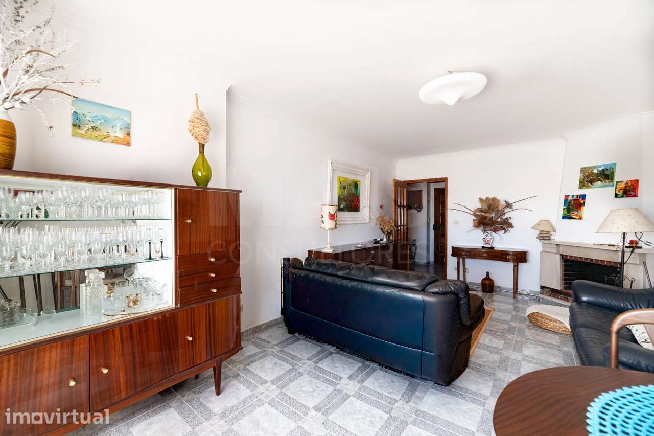 Apartamento T2 com Varanda e Arrecadação em Agualva Cacem - Sintra - Grande imagem: 2/12