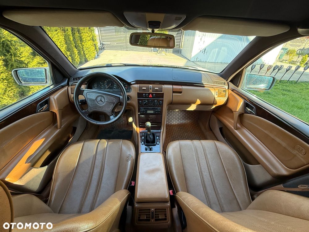 Mercedes-Benz Klasa E - 9