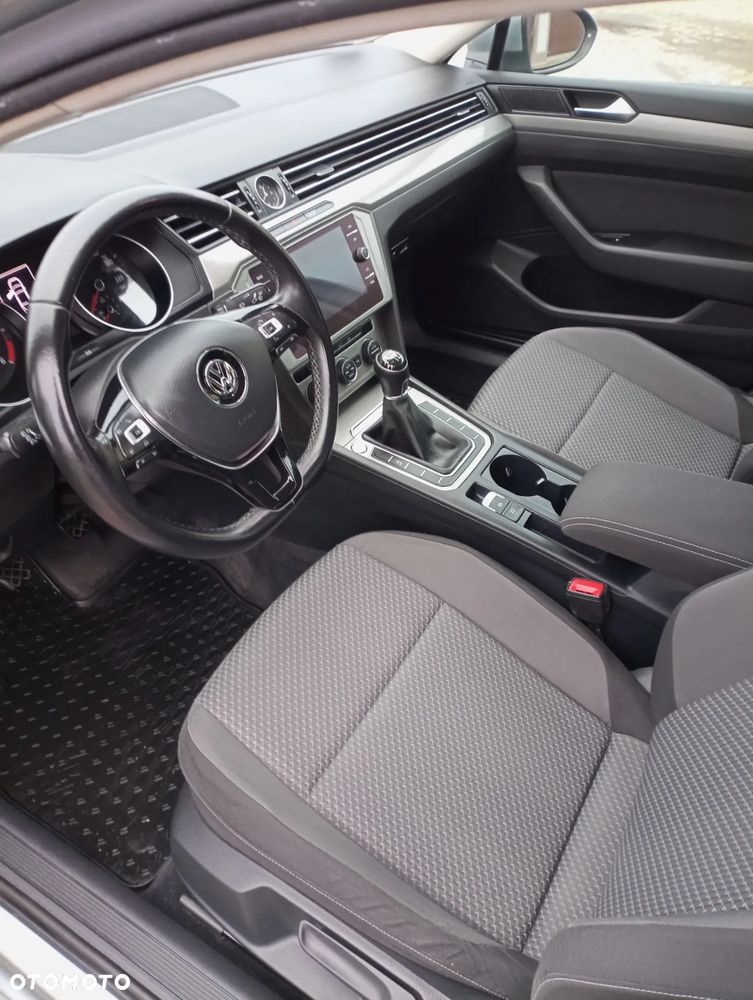 Volkswagen Passat 2.0 TDI BMT Trendline - 8