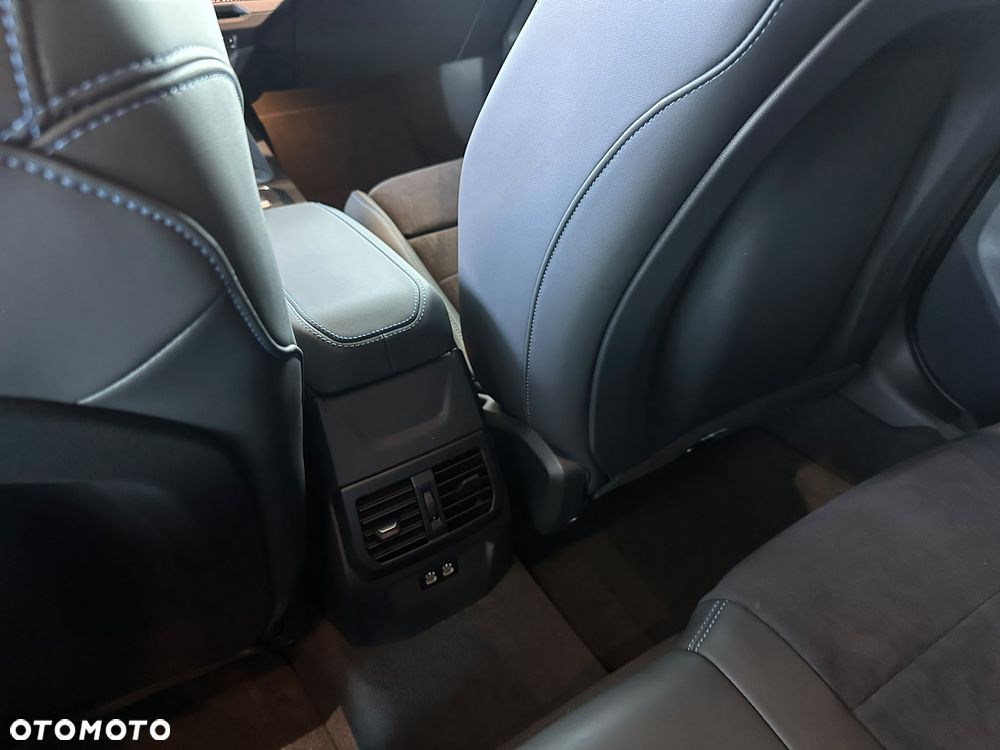 BMW Seria 2 220i mHEV - 23