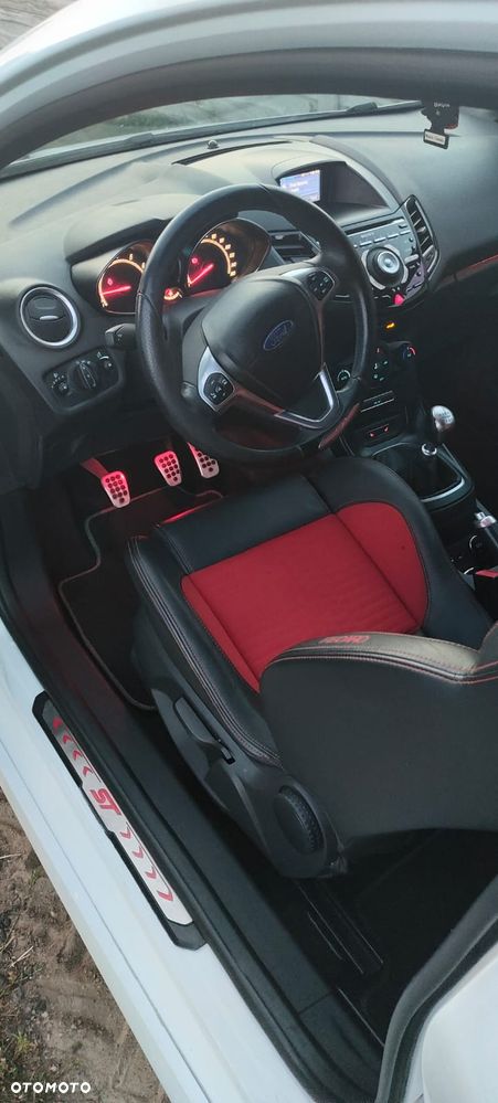 Ford Fiesta 2013 photo 5