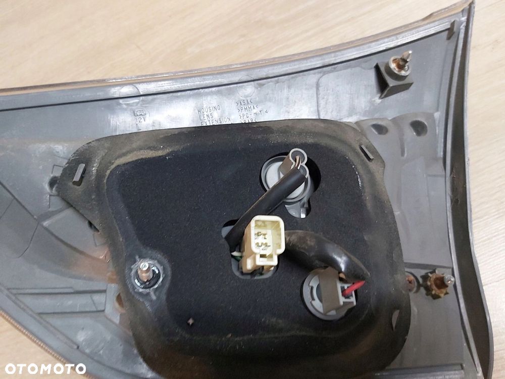 TOYOTA Sienna Sport lampa lewy tył lewa tylna w klapę - 5
