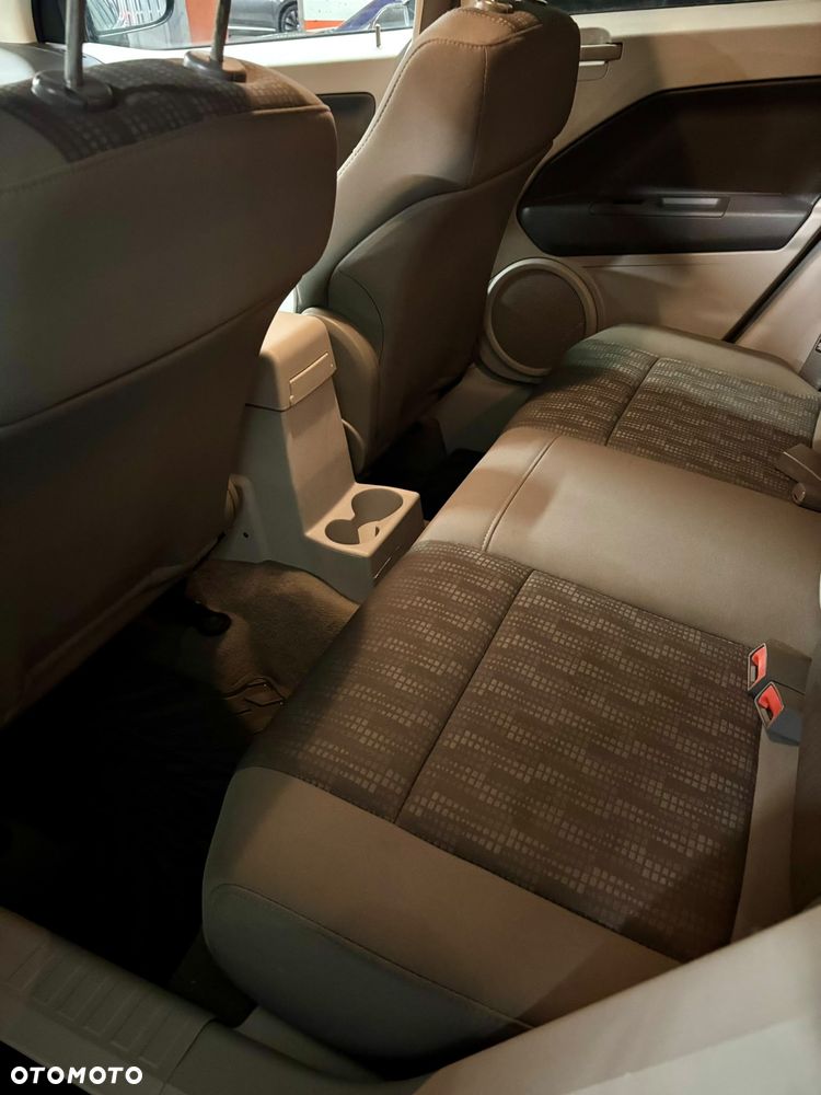 Dodge Caliber - 4