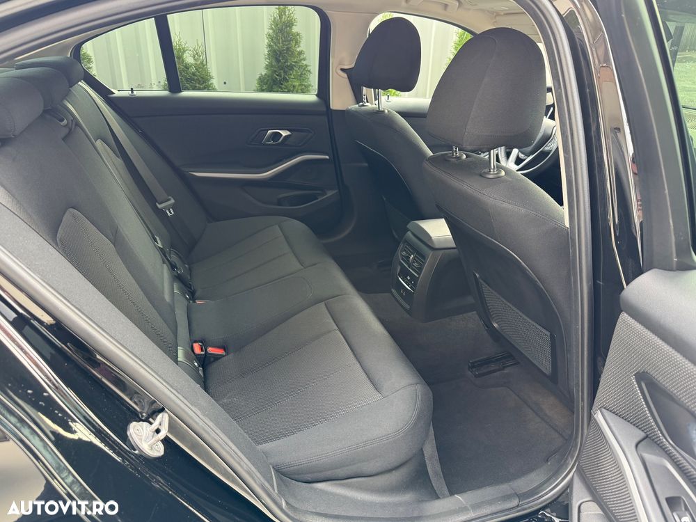 BMW Seria 3 320d xDrive AT MHEV - 23