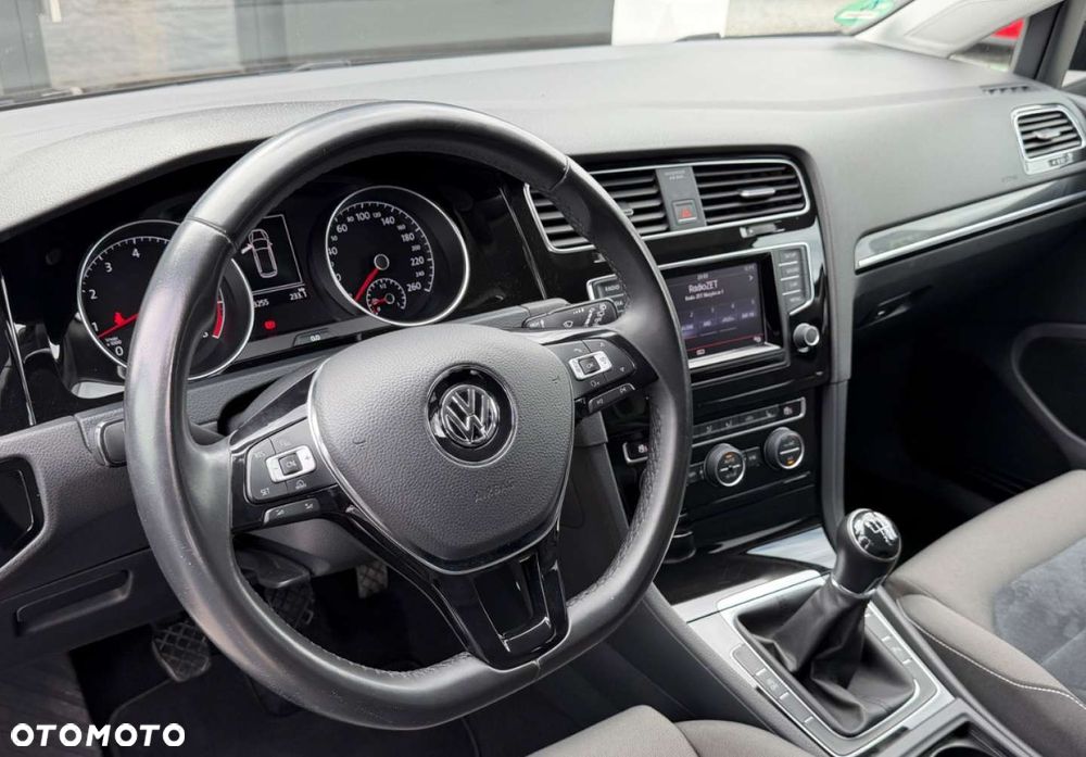 Volkswagen Golf - 5