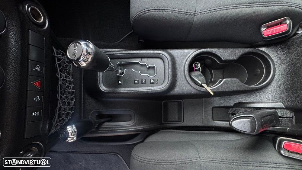 Jeep Wrangler Unlimited 2.8 CRD Auto Sport - 10