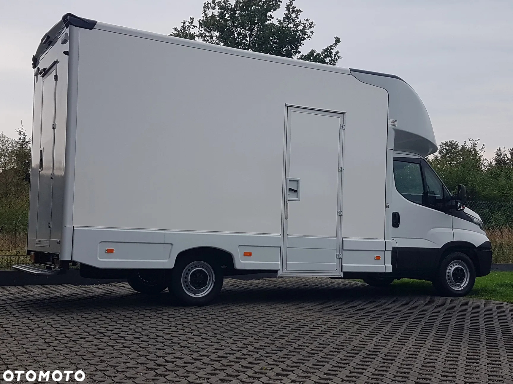 Iveco DAILY KONTENER NISKOPODŁOGOWY 4,31x2,24x2,43 FOODTRUCK SKLEP KAMPER KLIMA BAR KONIOWÓZ - 35