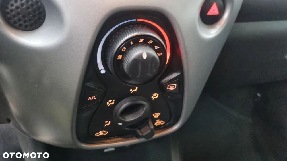 Toyota Aygo x-JBL - 13