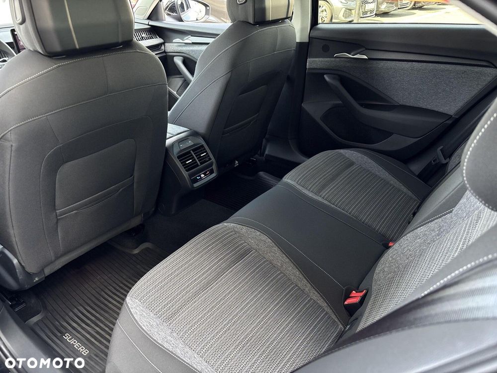 Skoda Superb 2.0 TDI SCR Selection DSG - 25