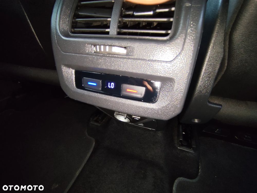 Volkswagen Touran 2.0 TDI SCR DSG Highline - 28