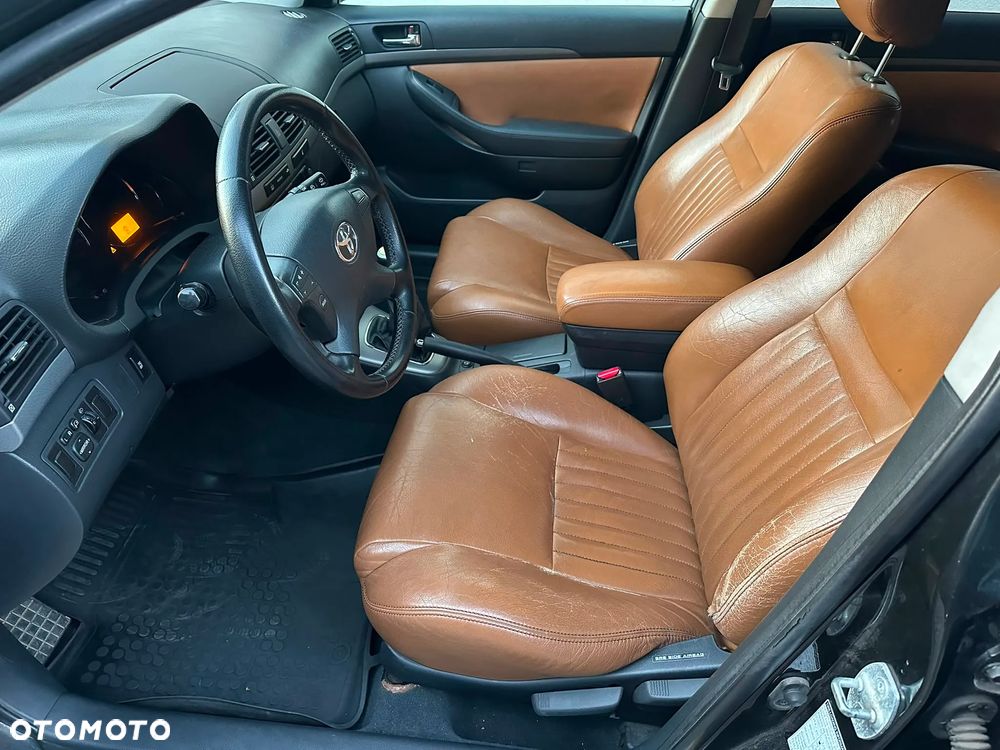 Toyota Avensis - 10