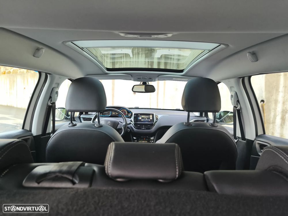 Peugeot 2008 1.2 PureTech Allure - 11