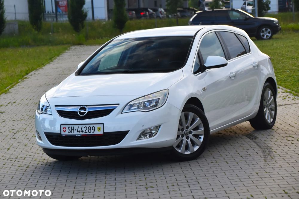 Opel Astra 1.6 Turbo White Edition - 1