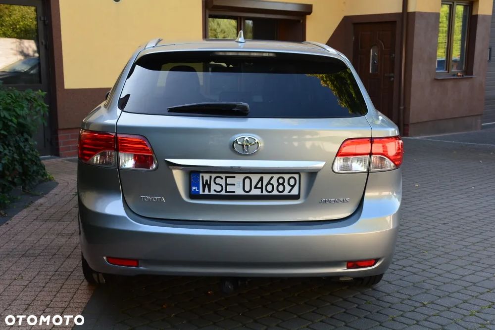 Toyota Avensis 1.8 Premium EU5 - 18