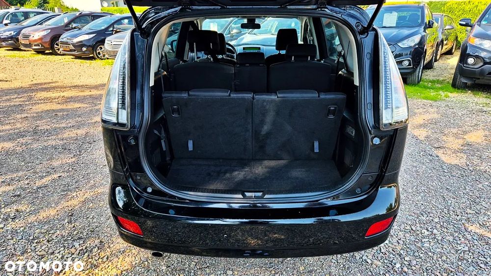 Mazda 5 2.0 Exclusive + - 29
