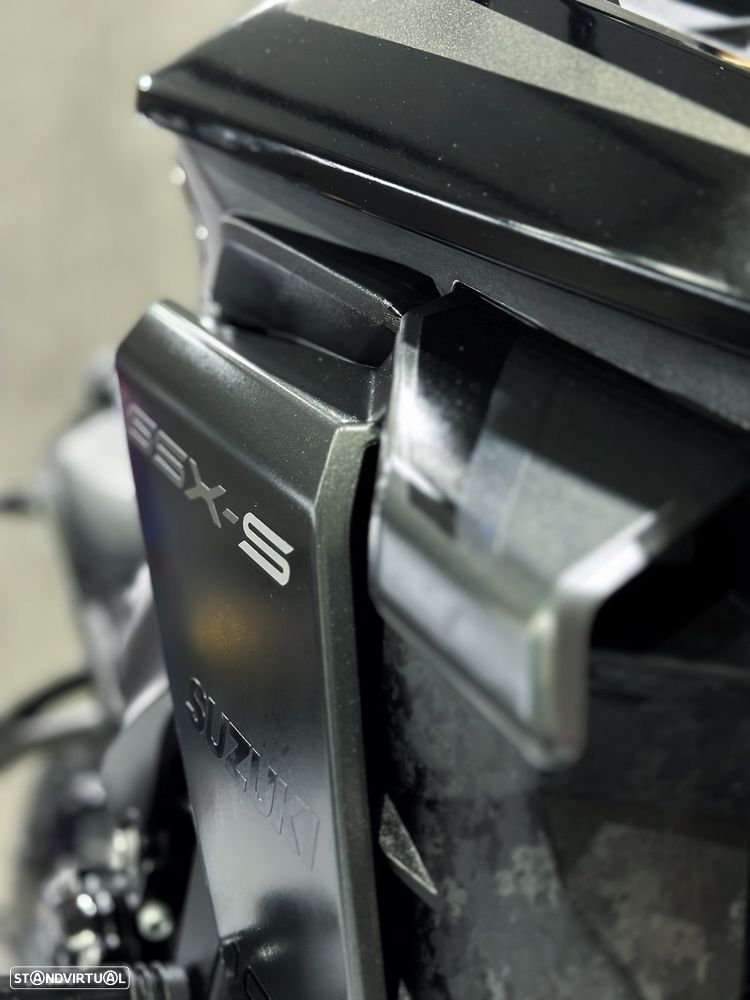 Suzuki GSX 1000 S - 10