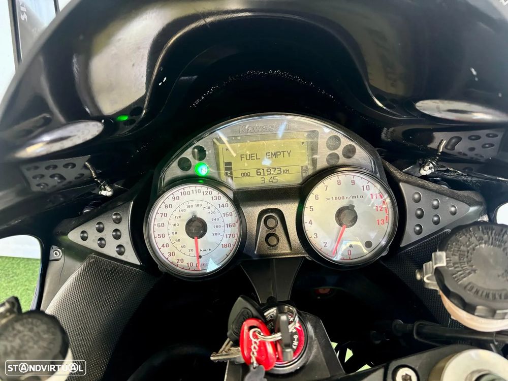 Kawasaki ZZR 1400 - 24