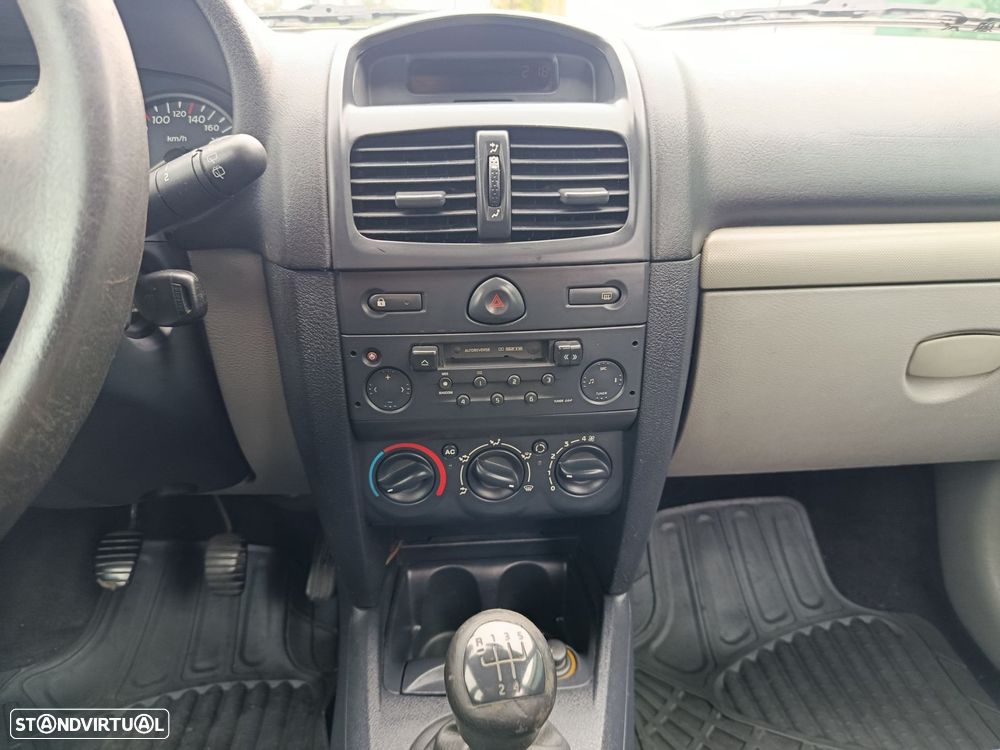 Renault Clio 1.5 dCi Expression - 19