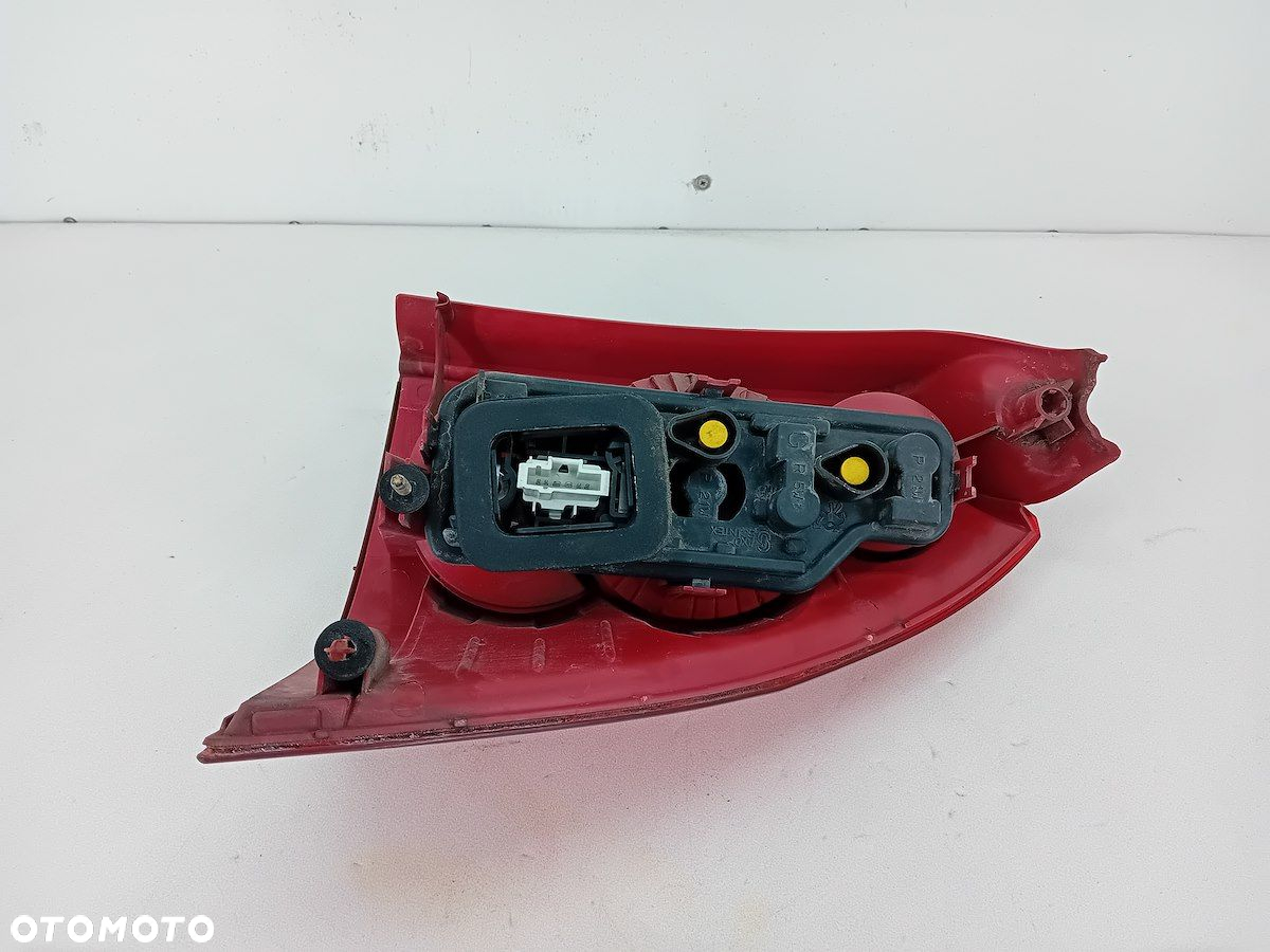 LAMPA TYLNA LEWA PEUGEOT 307 SW 2.0 16V BENZYNA KOMBI 557686 - 3