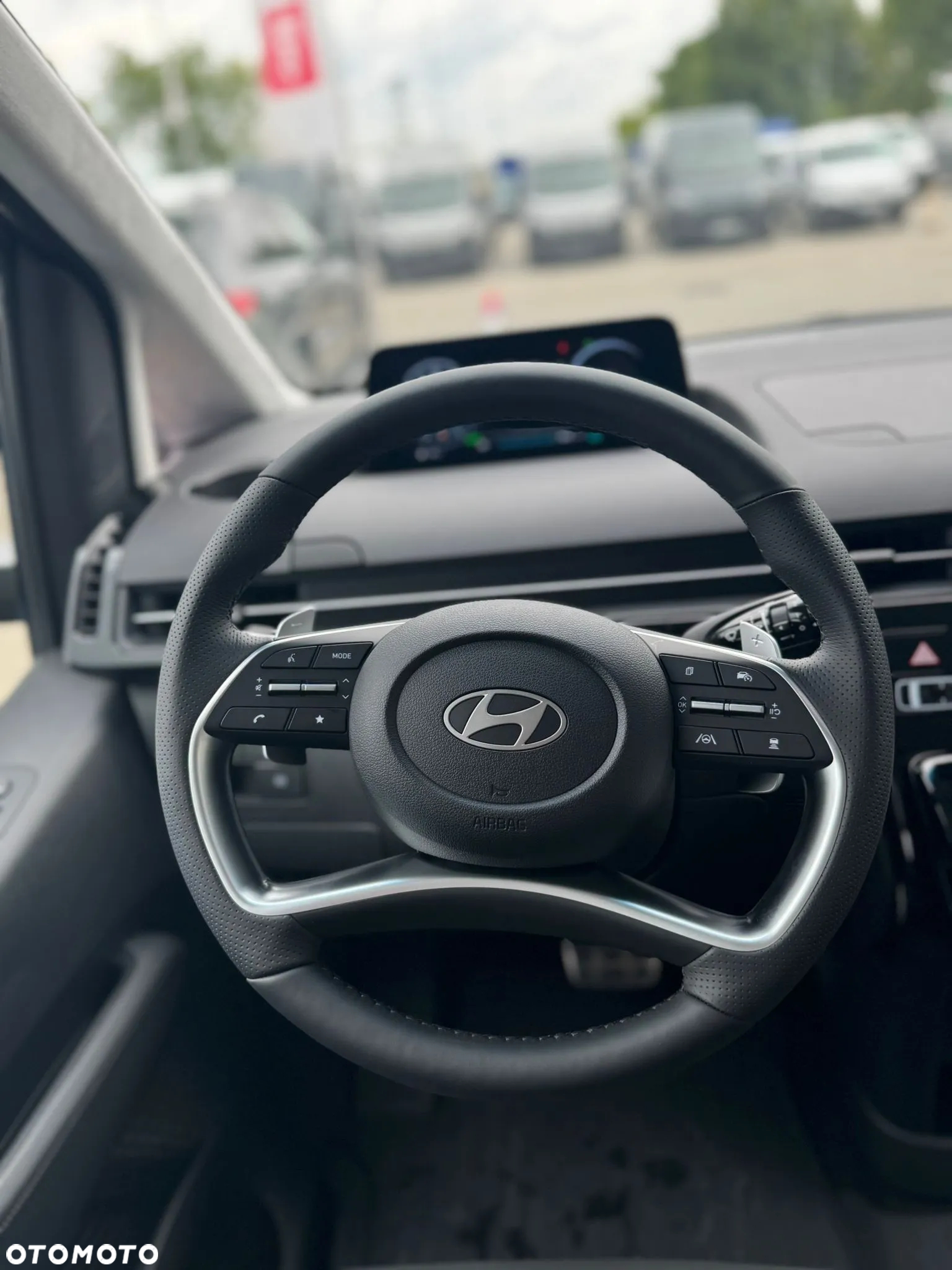 Hyundai Staria 1.6 T-GDI HEV Luxury - 14