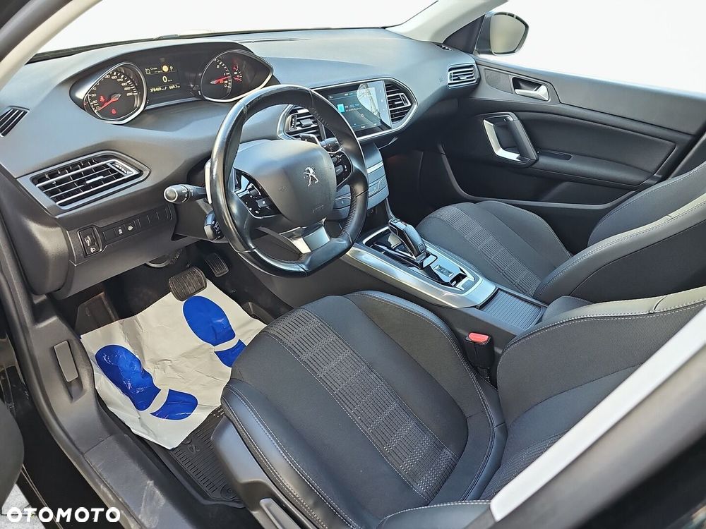 Peugeot 308 BlueHDi 130 EAT8 Allure - 11