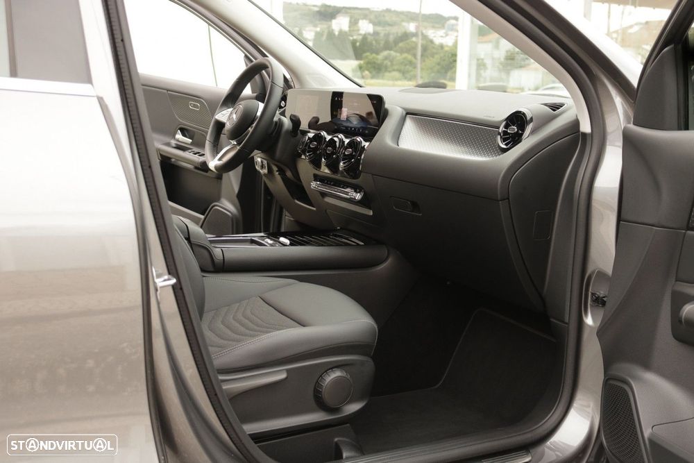 Mercedes-Benz GLA 180 d 8G-DCT - 19