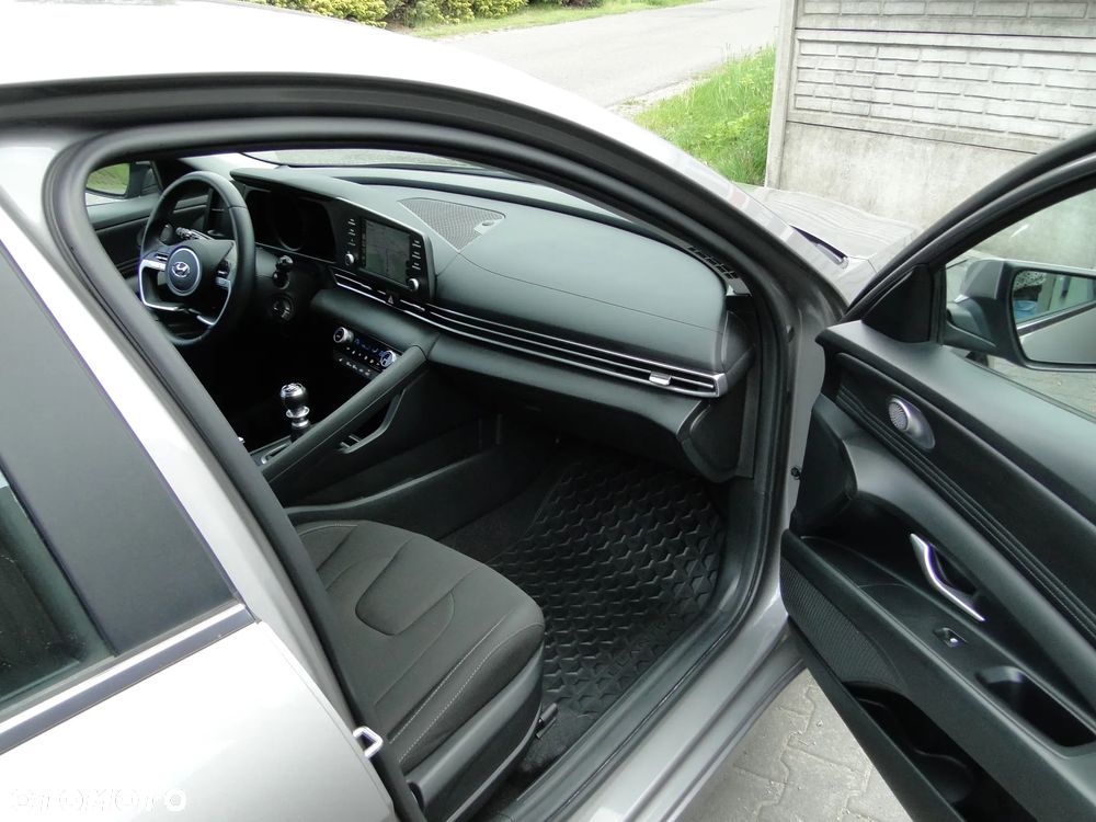 Hyundai Elantra 1.6 Smart - 19