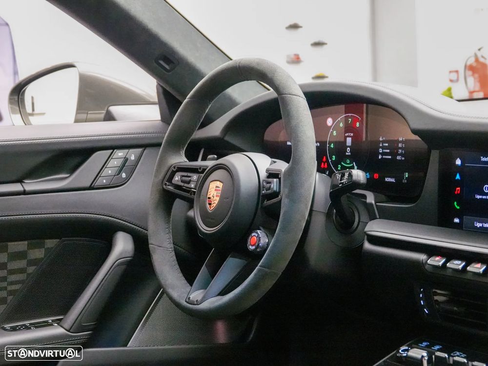 Porsche 911 (992) - 24