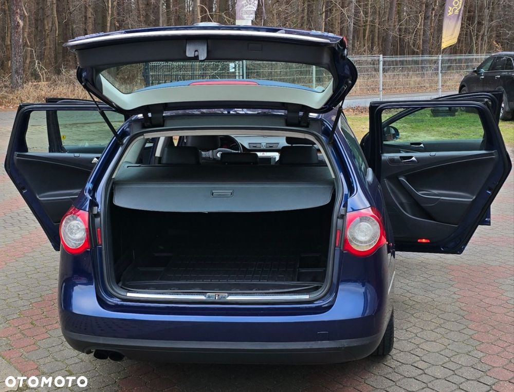 Volkswagen Passat 2.0 TDI Highline - 16