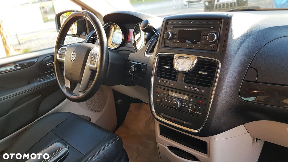 Lancia Voyager 2.8CRD Gold - 36