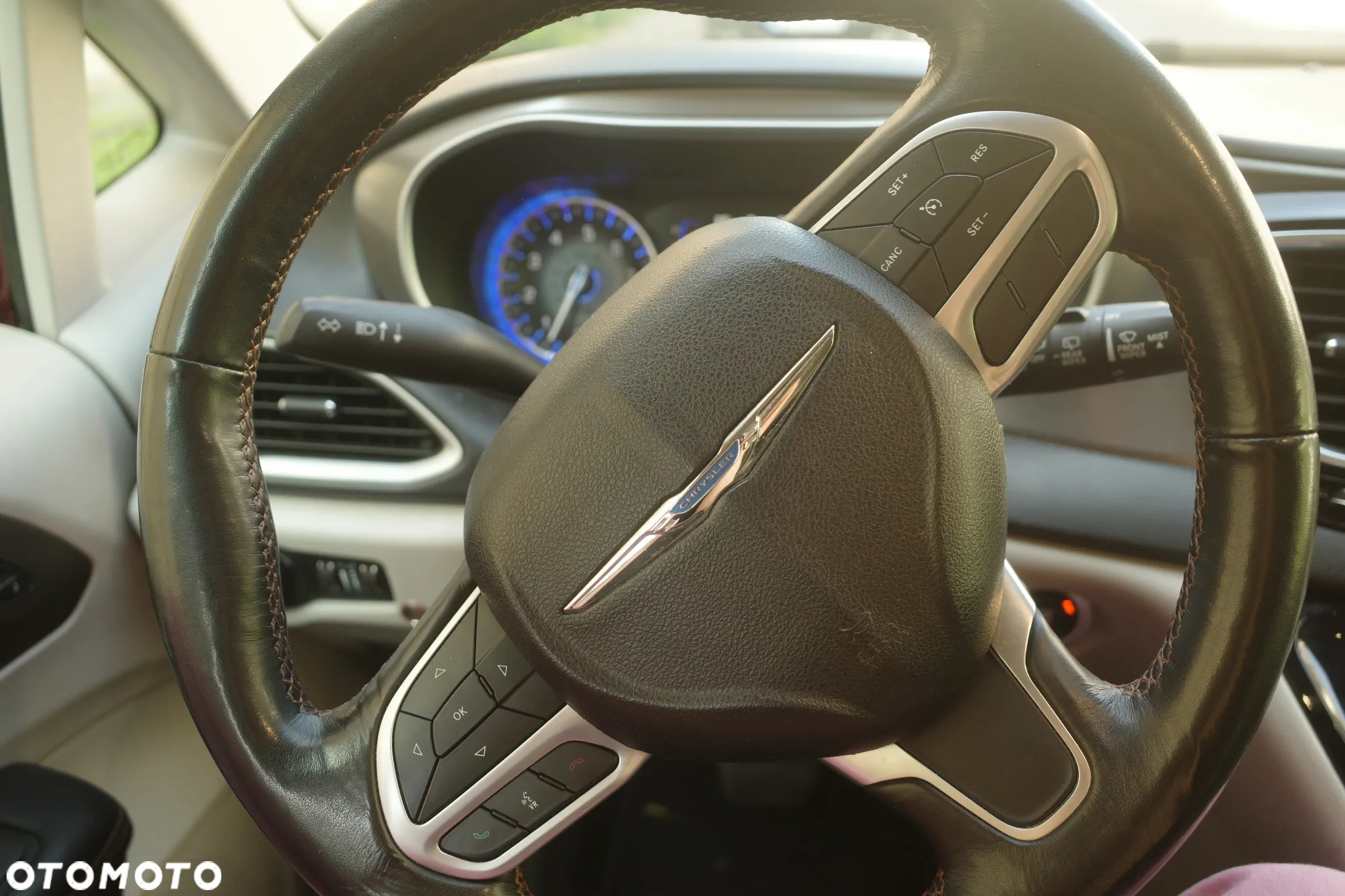 Chrysler Pacifica - 16