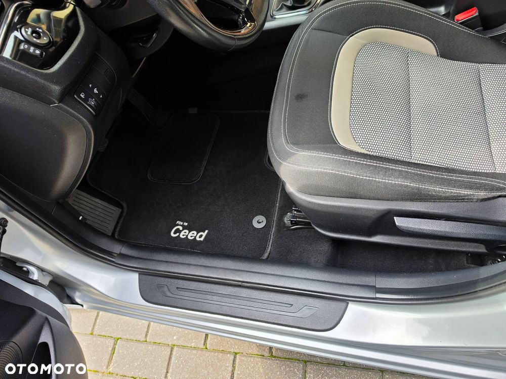 Kia Ceed - 35