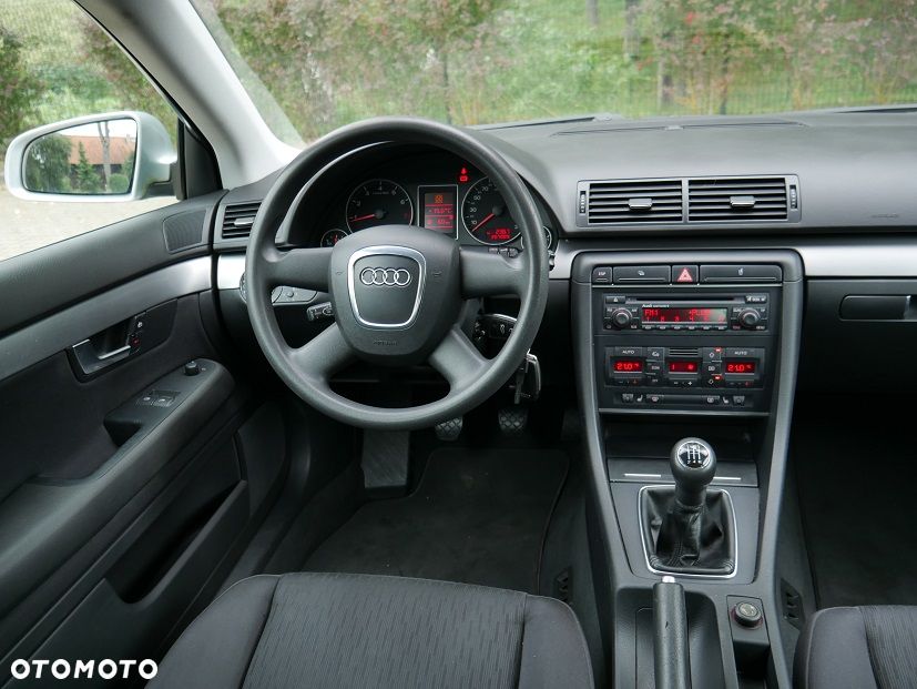 Audi A4 Limousine - 8