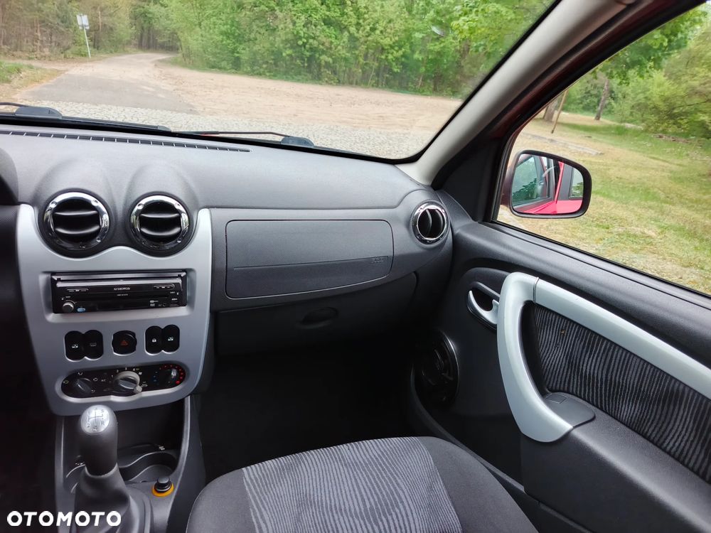 Dacia Sandero 1.6 16V Hi-Flex - 10