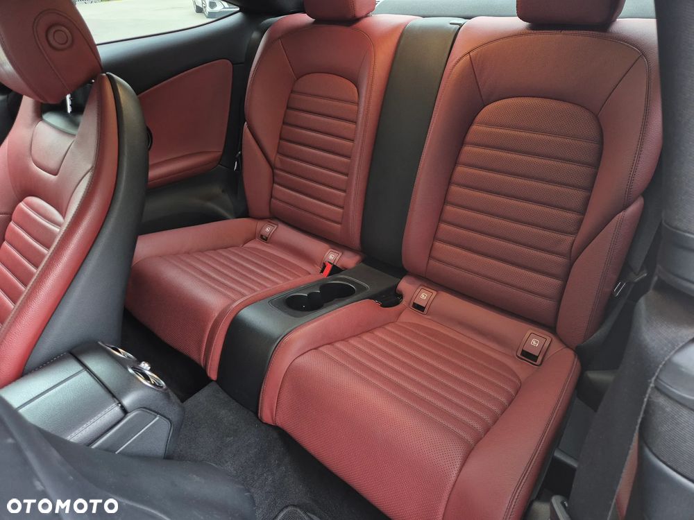 Mercedes-Benz Klasa C 300 7G-TRONIC - 17