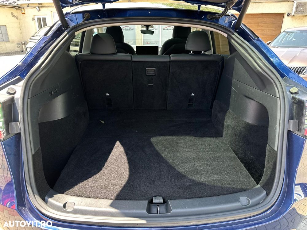 Tesla Model Y Long Range Dual Motor AWD - 37