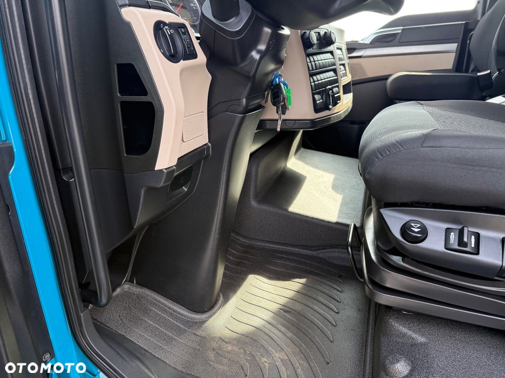 MAN TGL 12.220 / KONTENER + WINDA / 117 000 KM / ROLETA / TYŁ PODUSZKA / Z FRANCJI / STAN BDB / / / - 34