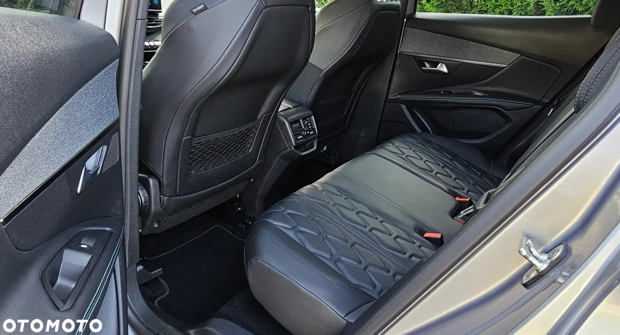 Peugeot 3008 PureTech 130 Stop & Start GPF EAT8 Allure - 17