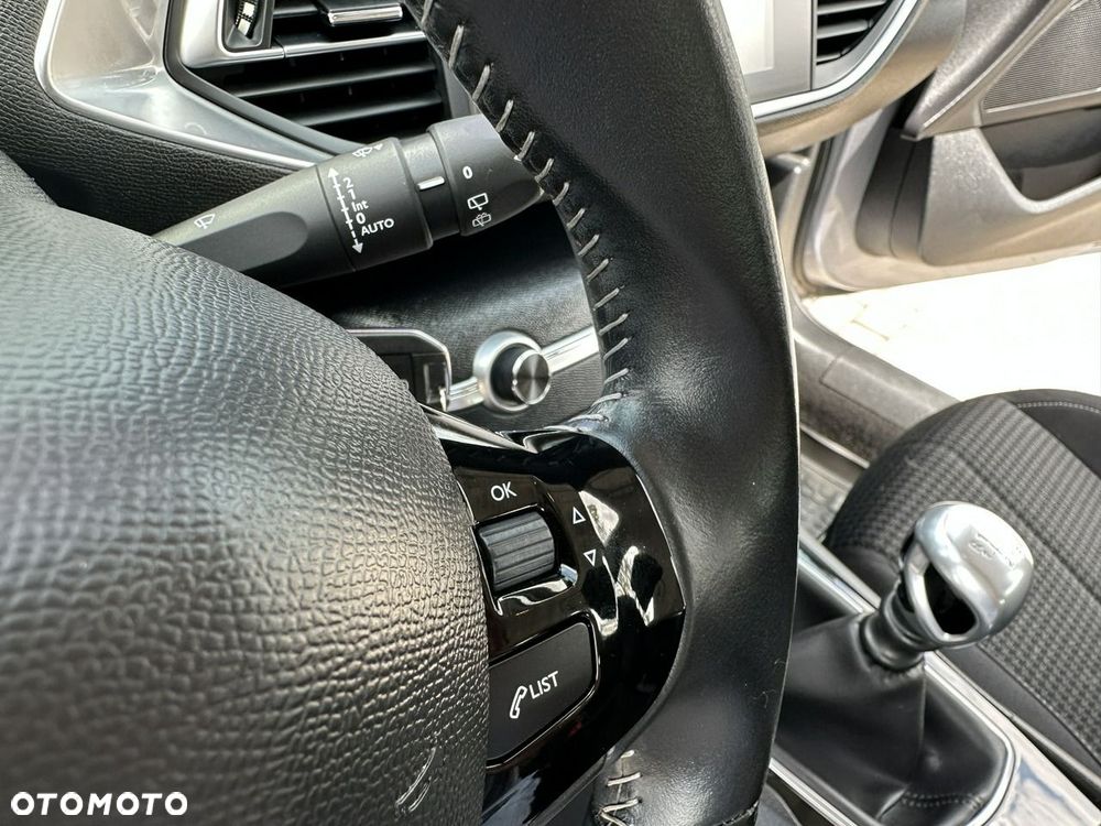 Peugeot 308 1.2 PureTech Allure Pack S&S - 18