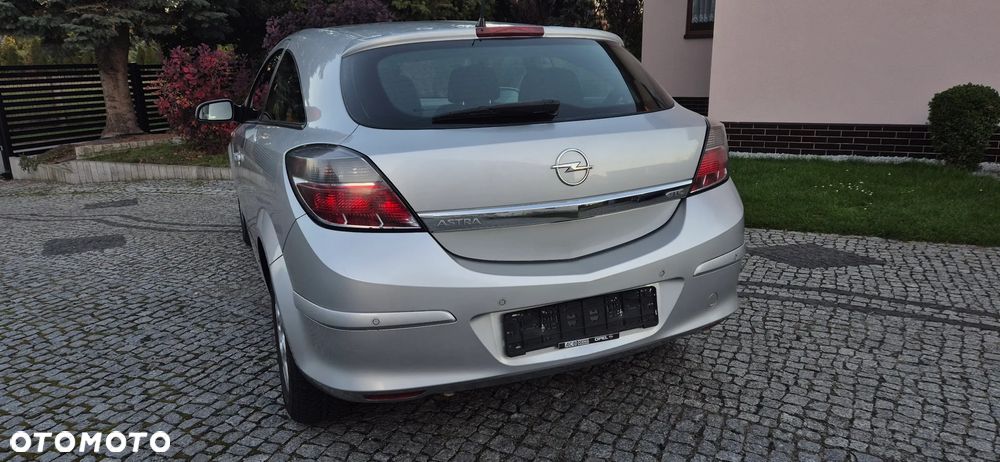 Opel Astra 2009 photo 3