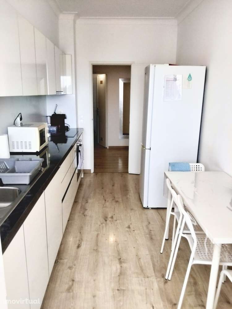 T2 renovado na Av. Marquês de Pombal - Leiria - Grande imagem: 2/16