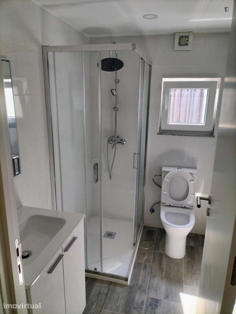 Casa com 3 quartos - localizado em Ramalde Porto - Grande imagem: 2/37