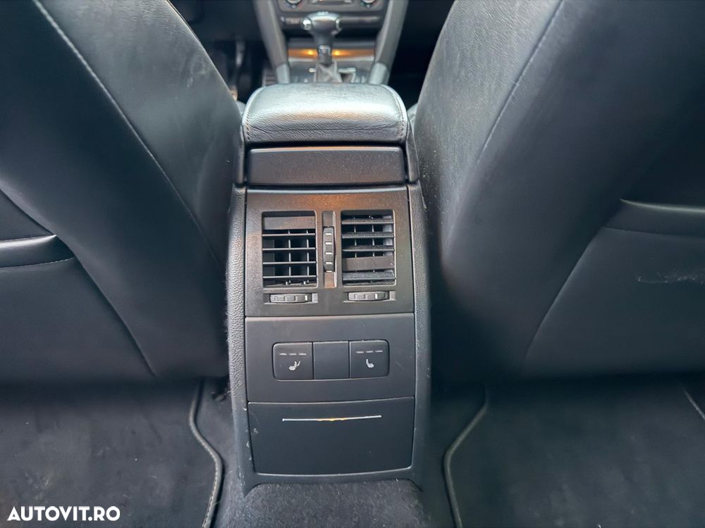 Skoda Octavia 2.0 TDI CR DPF DSG RS - 9