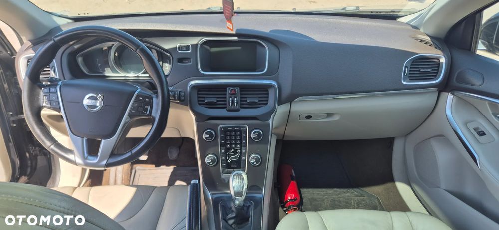 Volvo V40 D2 Base - 25