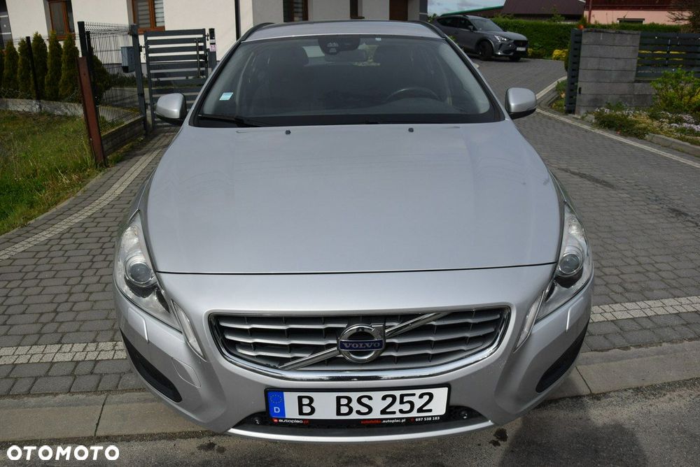 Volvo V60 D4 Momentum - 9