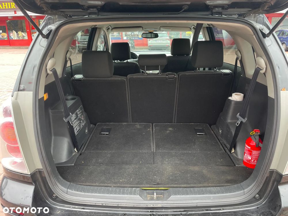 Toyota Corolla Verso 2.2 D-CAT DPF Sol - 25